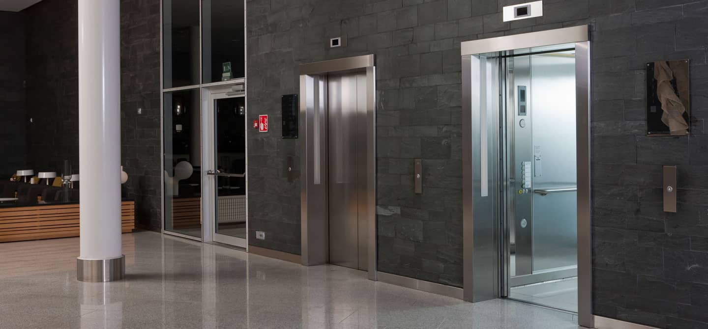 img_feuerwehraufzug-1440x670