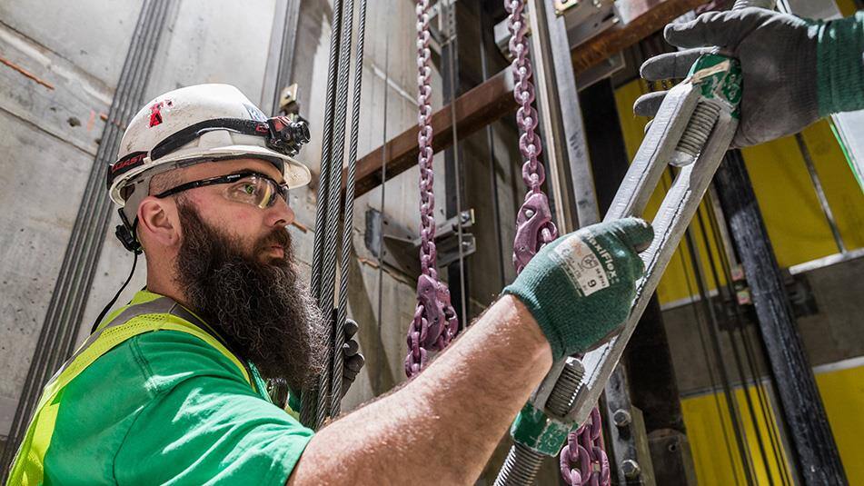 KONE JumpLift kann dazu beitragen, Bauzeitpläne zu beschleunigen, redundante Arbeiten zu vermeiden und die Logistik zu verbessern.