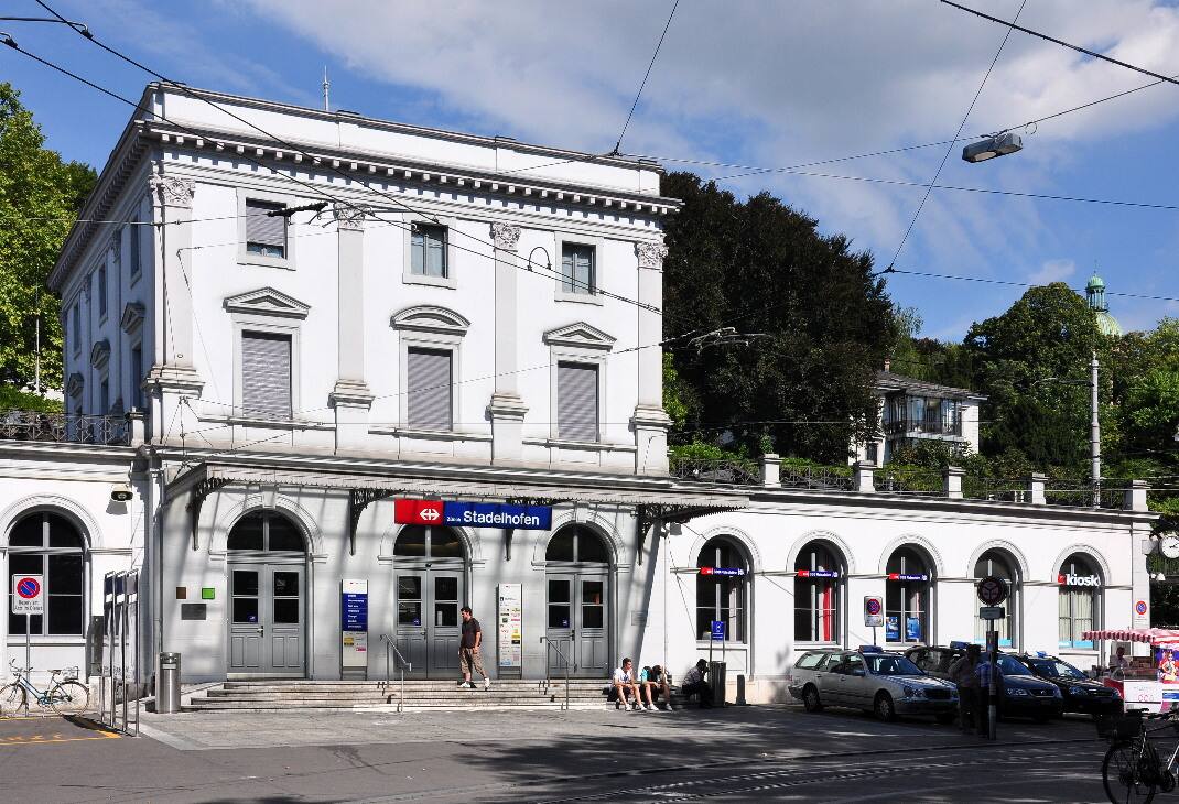 kone-image-api-Wikipedia_Roland zh-Zuerich-Bahnhof_Stadelhofen_IMG_4433-05-09-2010--1070x730px-05-carousel.JPG