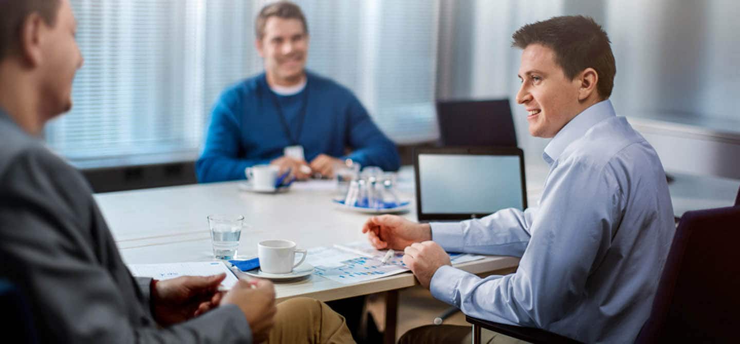 img_Professionals and technicians_Office meeting