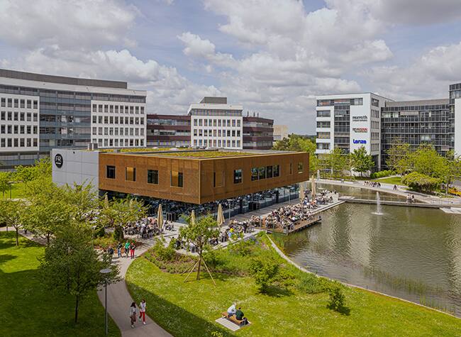 img_Business-Campus_Management_650x475_03