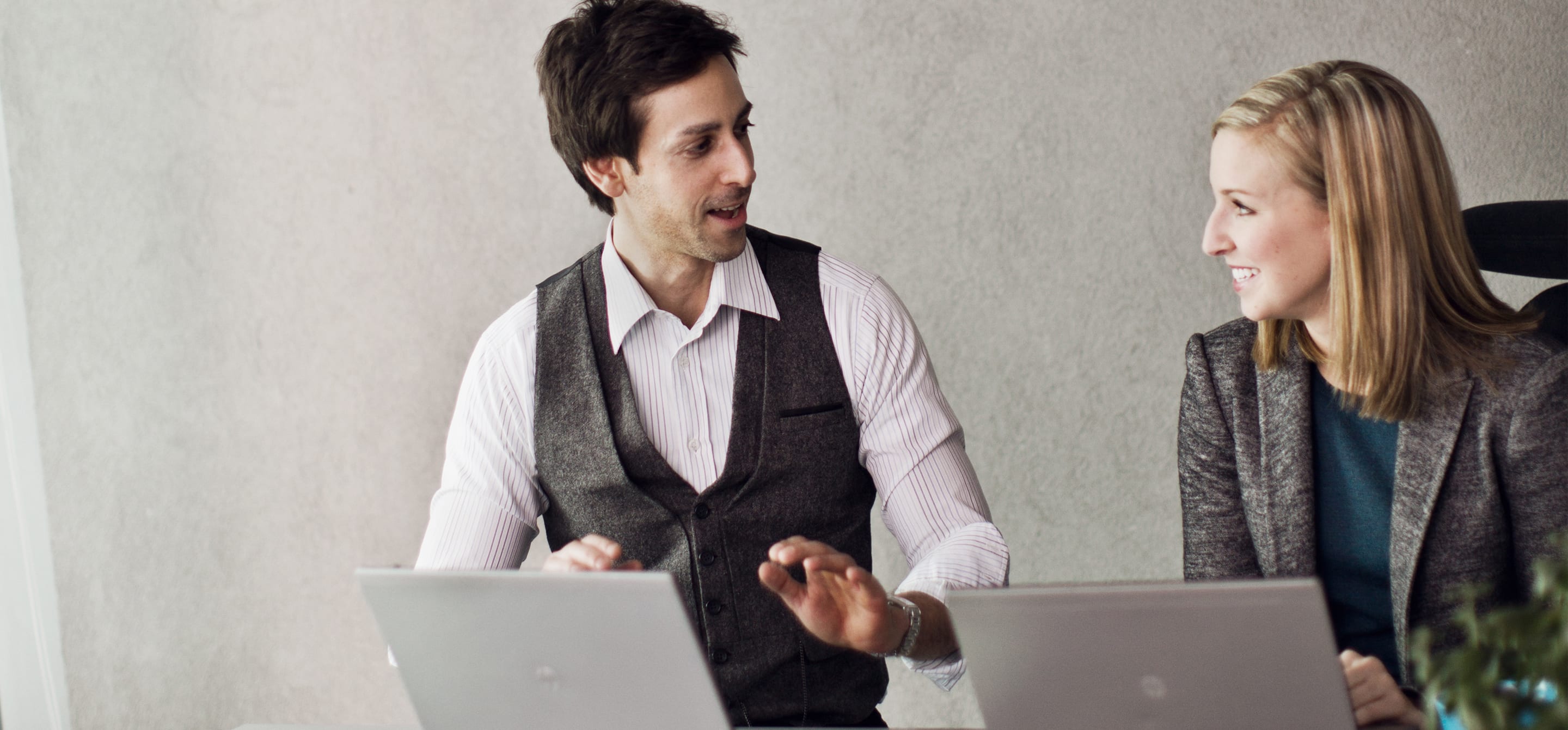 img_Recruitment process_Hero_Alejandro and Emily